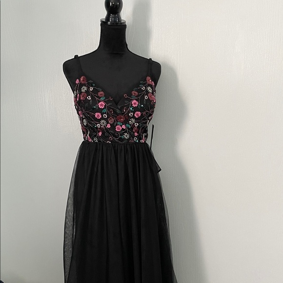 City Studio Dresses & Skirts - NWT Floral Embroidered Black Dress